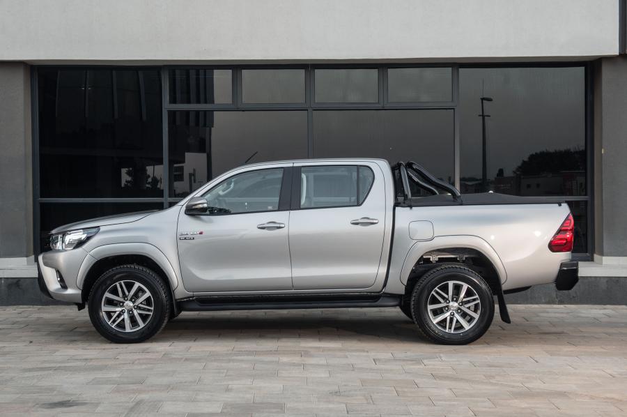  Toyota Hilux 4x4 Raider Double Cab Black 2017 года  (ZA) (фото 14 из 17)